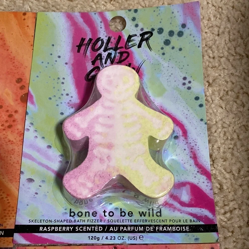 Holler and glow Halloween theme bath fizzer bombs lot
